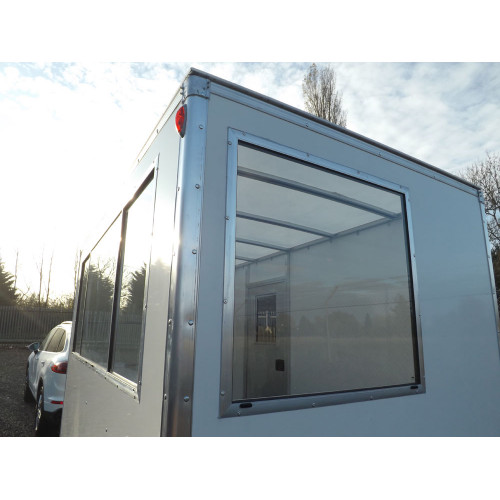 10' x 6' x 6' 6" 1300Kg Commentary Unit 10' x 6' x 6' 6" 1300Kg Commentary Unit